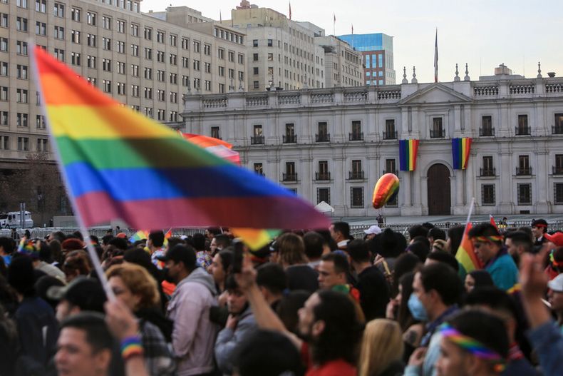 encuesta sobre sexualidad aceptacion de homosexualidad paso de 3 en 1998 al 80 en 2023.jpg