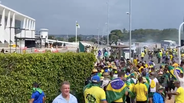 El Desconcierto | Bolsonaristas invaden palacio presidencial en Brasil.png
