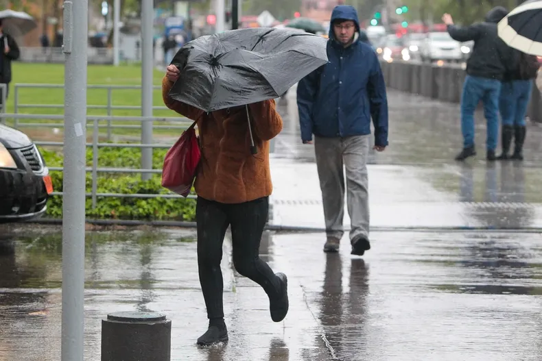 23437 santiago lluvia.webp