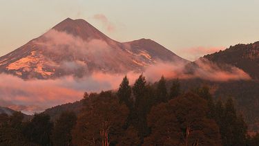 Volcán Llaima no tiembla tras el 27F: Científicos dicen que bloqueó vías de escape del magma