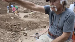 Buscador del tesoro de Juan Fernández no se rinde: Se enfrenta a Conaf en tribunales porque no lo dejan seguir excavando