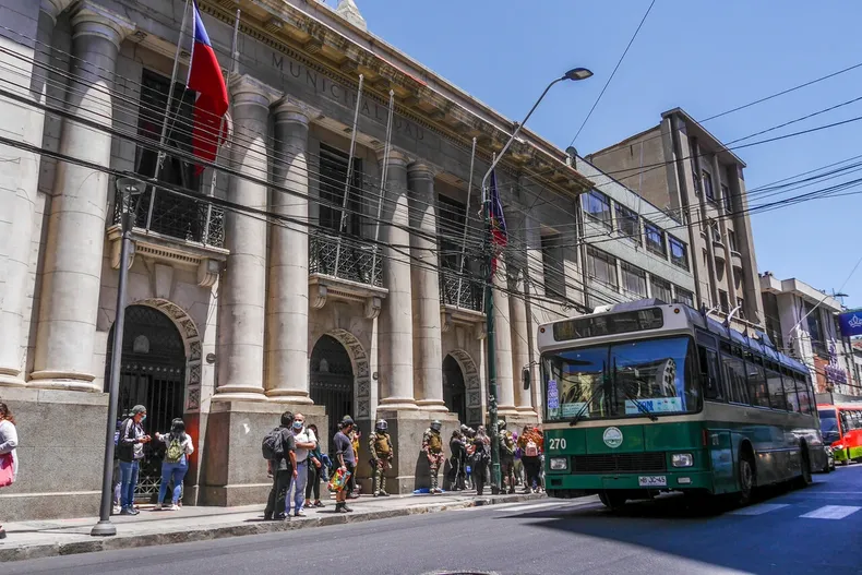 fue a juicio por vendedor ambulante que comercializaba lo mismo que el y frente a su local corte ordena a municipalidad reubicarlo.webp