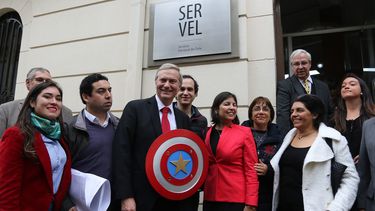 Kast pone en marcha su nuevo partido entre aplausos de mujeres y seguidores de la dictadura