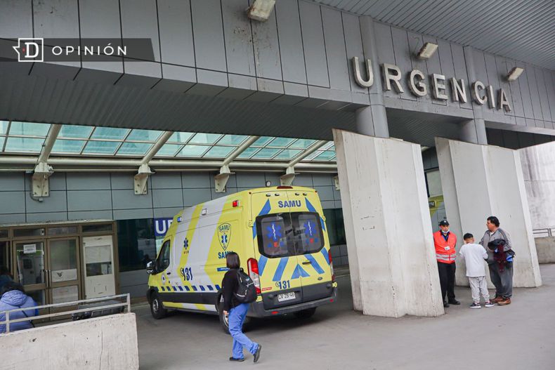 7920 imagen de una ambulancia a la salida de un hospital.jpg