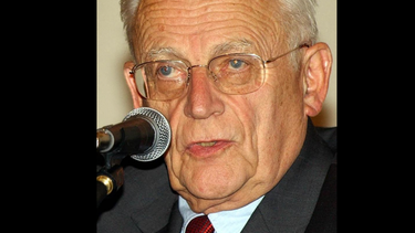 Alain Touraine, sociólogo francés padre del concepto post-industria, muere a los 97 años