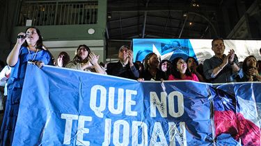 El Desconcierto | Oficialismo celebra triunfo del En contra.jpg