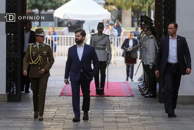 30379 imagen del presidente boric en la moneda.webp