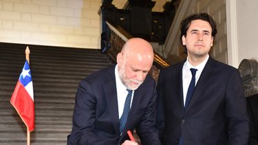 Más de 200 organizaciones y artistas firman carta criticando el “Acuerdo por Chile”