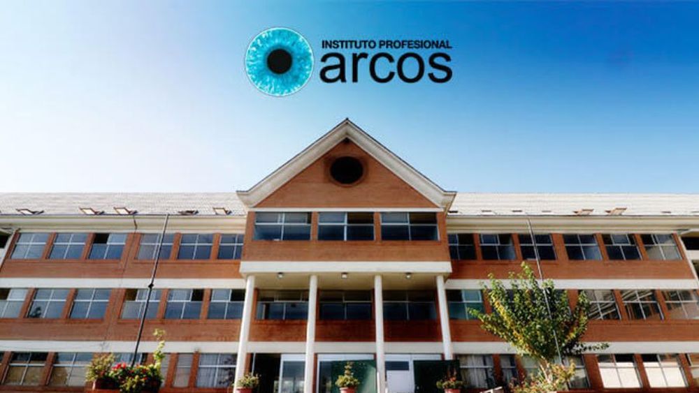 Estudiantes e infraestructura del Arcos en Santiago pasan a la UDLA tras cierre forzado por baja en subvención