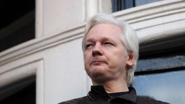 Presidente de Ecuador asegura que Assange intentó usar la embajada como centro de espionaje