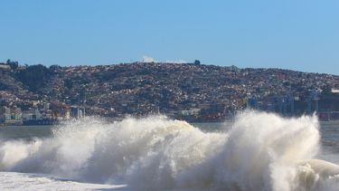 Nuevo aviso de marejadas en 10 regiones del país: Tendrían lugar el 1 y 2 de enero durante la noche