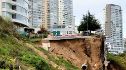 Socavones: Ingeniero advierte riesgo de desmoronamiento de edificios en campo dunar de Viña