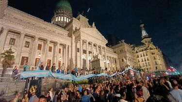 Argentina vive tibia jornada de protestas con contundentes anuncios económicos y derogaciones