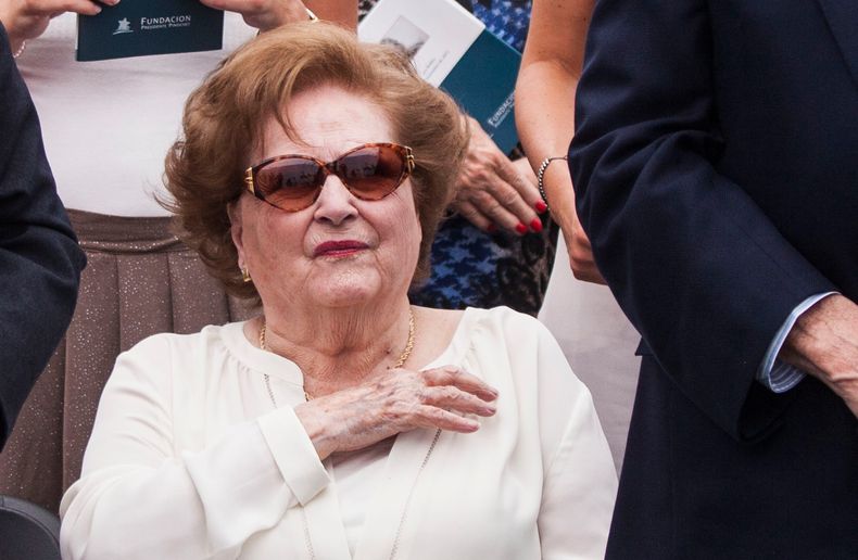 Lucia Hiriart.jpg