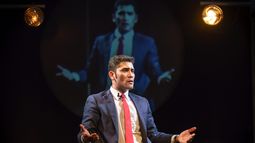 Gastón Salgado protagoniza obra sobre candidato que puede convertirse en el primer presidente mapuche de Chile