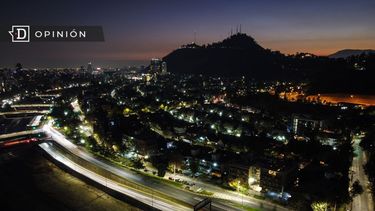 El Desconcierto | 8677 imagen aerea panoramica y nocturna de santiago.jpg