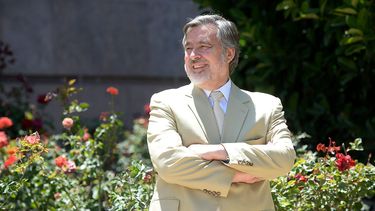 Adimark: Alejandro Guillier continúa subiendo y se mantiene a tres puntos de Piñera
