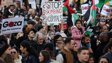 Sin hablar y con desmayos: El complejo estado de salud de 4 activistas propalestinos en huelga de hambre detenidos en Reino Unido