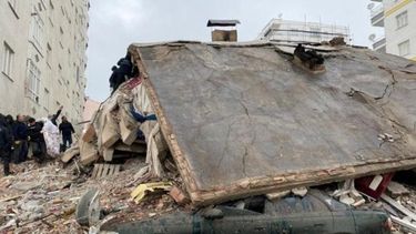 Terremoto en Turquía: Cifra de fallecidos asciende a 5.000 y frío extremo complica rescate