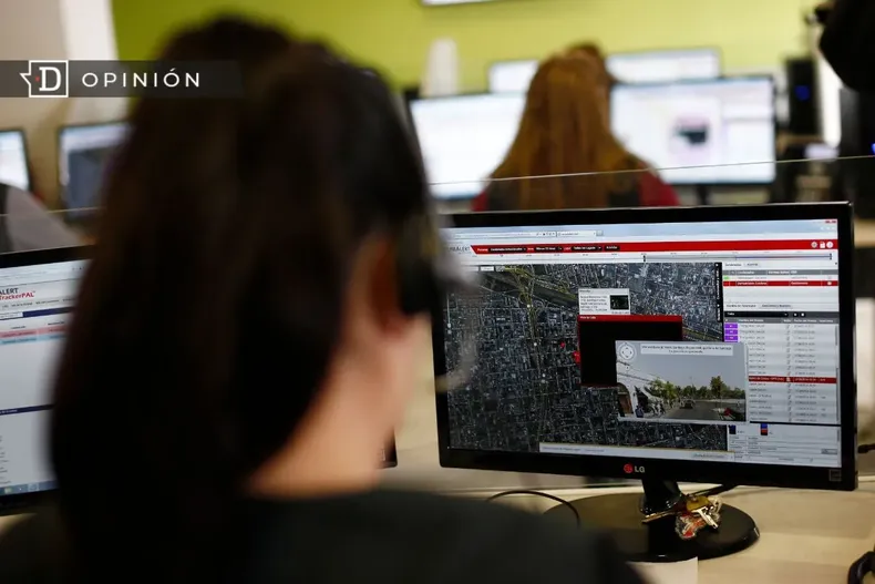12499 mujeres trabajando con computadores.webp
