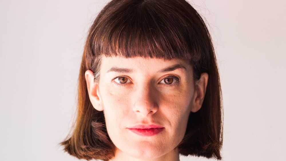 Lola Arias, la directora de teatro documental que nos propone recuperar el viejo placer de la lectura