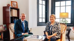 José Antonio Kast reunido con Michelle Bachelet luego de ser electo presidente de la República. José Antonio Kast reunido con Michelle Bachelet luego de ser electo presidente de la República.