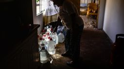 Ha venido gente a los acopios y no tenemos agua para entregar: Comunidad de Aculeo reactiva campaña de abastecimiento