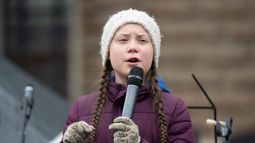Greta Thunberg y activistas ambientales bloquean puertas del Ministerio de Energía noruego