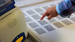 Voto electrónico: Un sistema que no mejora la democracia