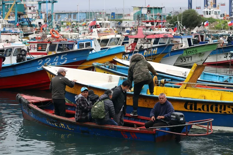 pescadores emplazan a presidenciables necesitamos saber si apoyaran la familia de la pesca artesanal.webp