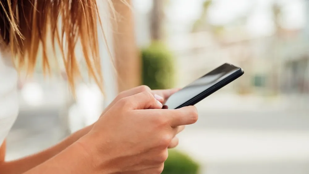La nueva modalidad de fraude con SMS conocida como smishing: Usa ingeniería social para manipular emocionalmente
