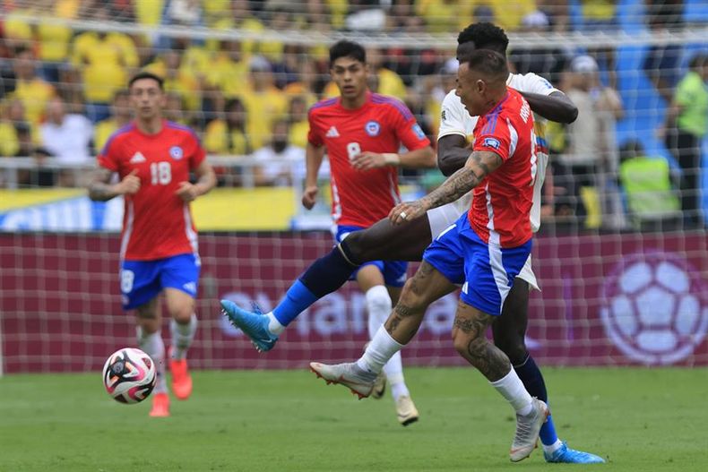 colombia termino por secar la ultima gota de esperanza  dura derrota de chile en barranquilla.jpg