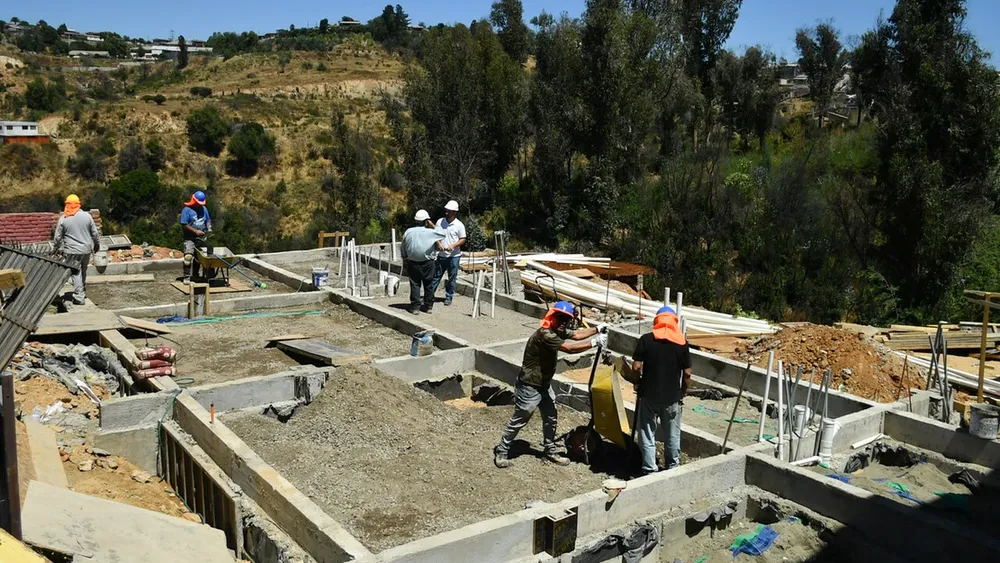 Desempleo en Chile baja al 8%, pero informalidad sube al 26,8 % en diciembre