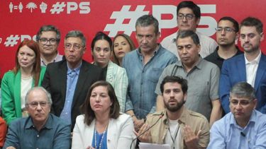 Controversias de alcaldes a reelección y atraso en tema gobernadores traban acuerdo oficialista