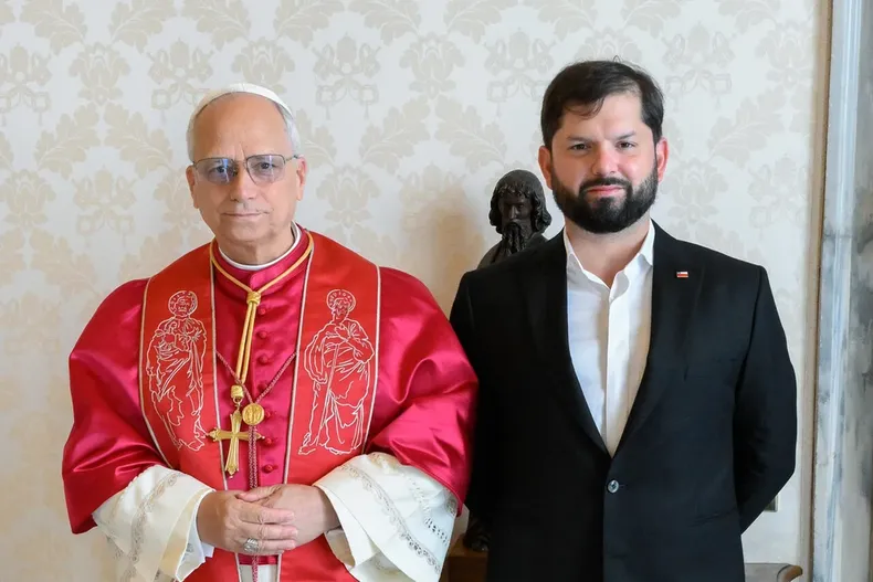 24055 papa boric.webp