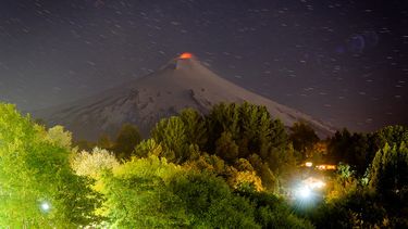 Volcán Villarrica: Incandescencia alcanza los 220 metros y se mantiene Alerta Amarilla