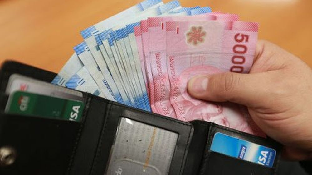 Isapres alzan precios: Senador advierte que afectará bolsillos de afiliados en septiembre