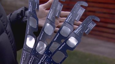 Especialistas entregan consejos de seguridad para observar el eclipse cuidando los ojos de forma efectiva
