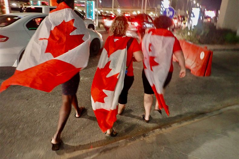 hinchas canada.jpg