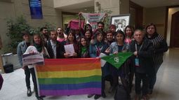 Se aprueba por mayoría informe de comisión investigadora por aumento de casos de VIH