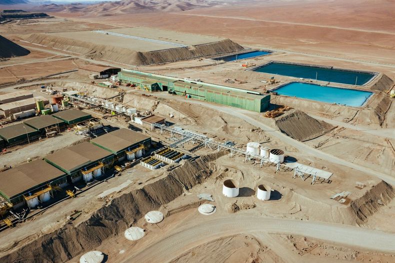 Un informe de Aggreko postula que los permisos no siguen el ritmo de la demanda en minería. José Albornóz Farías, gerente regional de la compañía, explica los desafíos.