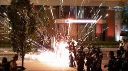 VIDEOS| Las protestas se incrementan y elevan la tensión al máximo en EE.UU. mientras Trump se va a jugar golf