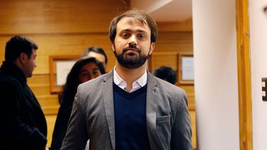 Sale competencia a Sharp: Oficialismo se inclinaría por primaria para disputar Valparaíso