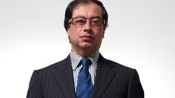 Atacan a tiros caravana de Gustavo Petro, el progresista que lidera las encuestas presidenciales en Colombia