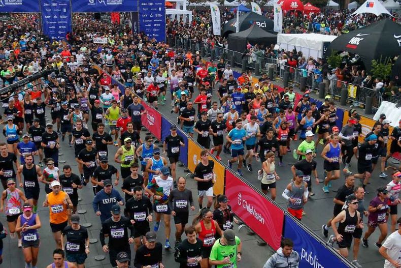 El Maratón de Santiago, Londres y Boston lideran la carrera hacia la carbono neutralidad, combinando bonos de carbono, remoción de CO2 y logística sostenible en eventos masivos.