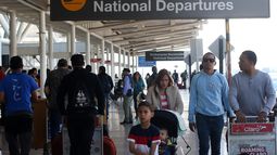 Cambio de nombre del aeropuerto de Santiago por Pablo Neruda costaría más de 500 millones
