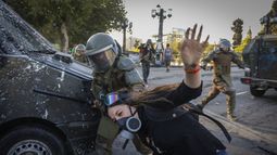 Denuncian a carabineros por torturas: Mujer embarazada habría abortado luego de ser golpeada y humillada por funcionarios en Villa Francia