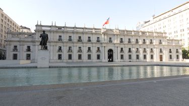 El Desconcierto | 1024px Palacio_de_La_Moneda_Plaza_de_la_ciudadania.jpg