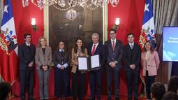 El Presidente José Antonio Kast, acompañado de la ministra de Educación, María Paz Arzola, presenta proyecto de ley que modifica el Sistema de Admisión Escolar - Agencia Uno