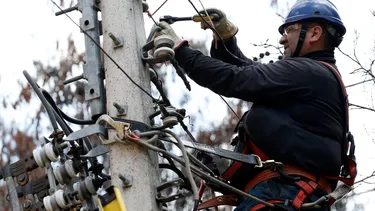 Corte de luz programado alcanzará a 13 comunas de la Región Metropolitana este viernes 6 de febrero: Durarán hasta 8 horas